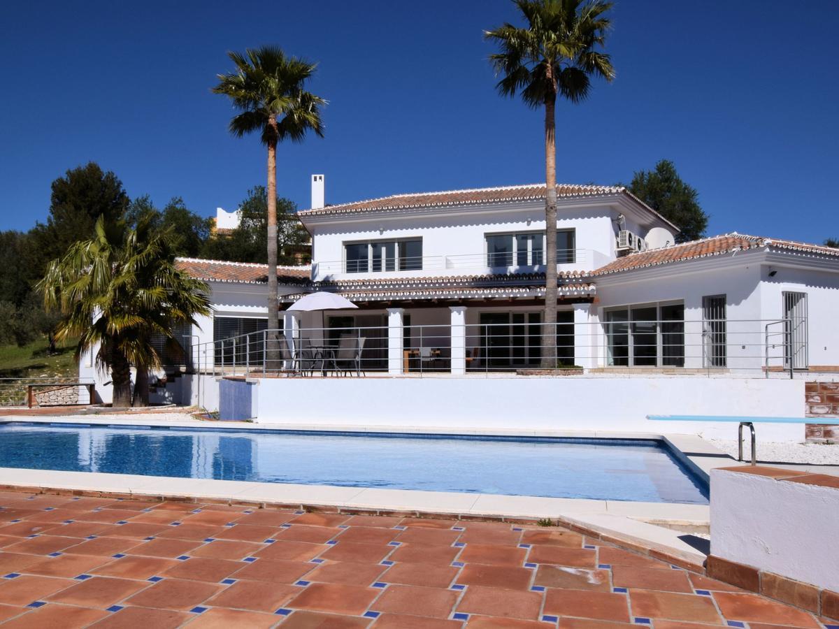 Вилла Luxurious Villa With Private Pool In Monda